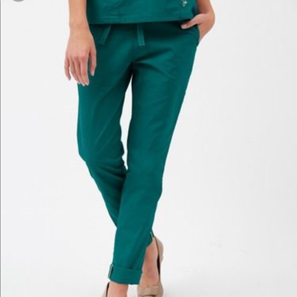Jaanuu skinny scrub pants x1